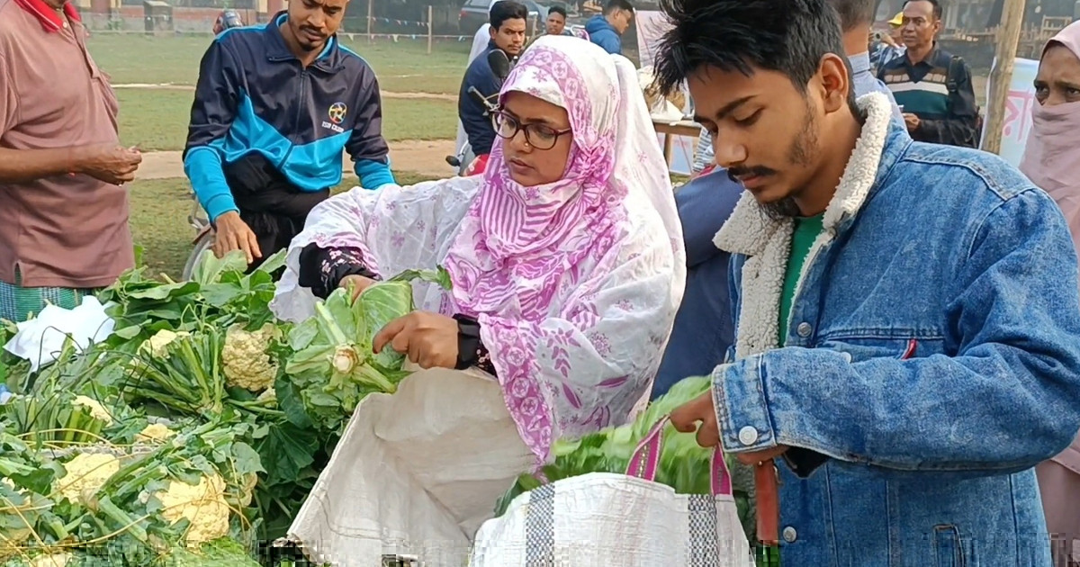 জনমনে স্বস্তি ফেরাতে ঠাকুরগাঁওয়ে ‘কৃষকের বাজার’ চালু