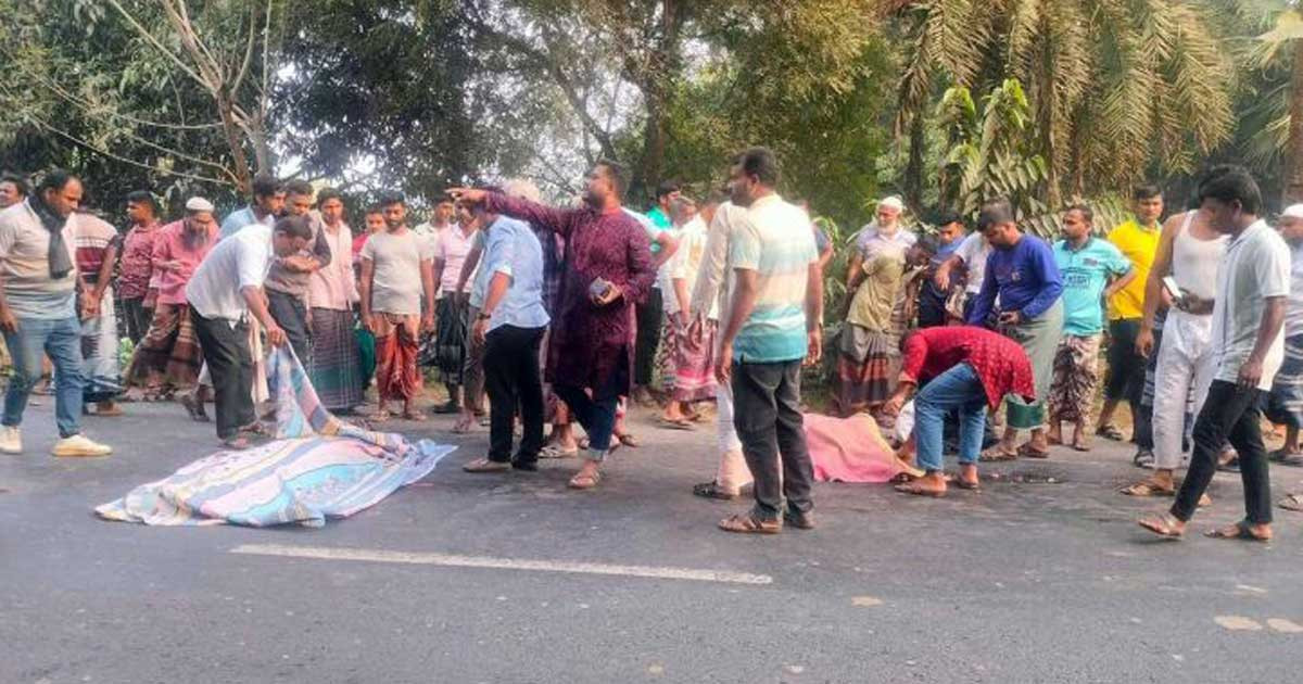 মোটরসাইকেলের দুই আরোহীকে চাপা দিয়ে পালাল বাস