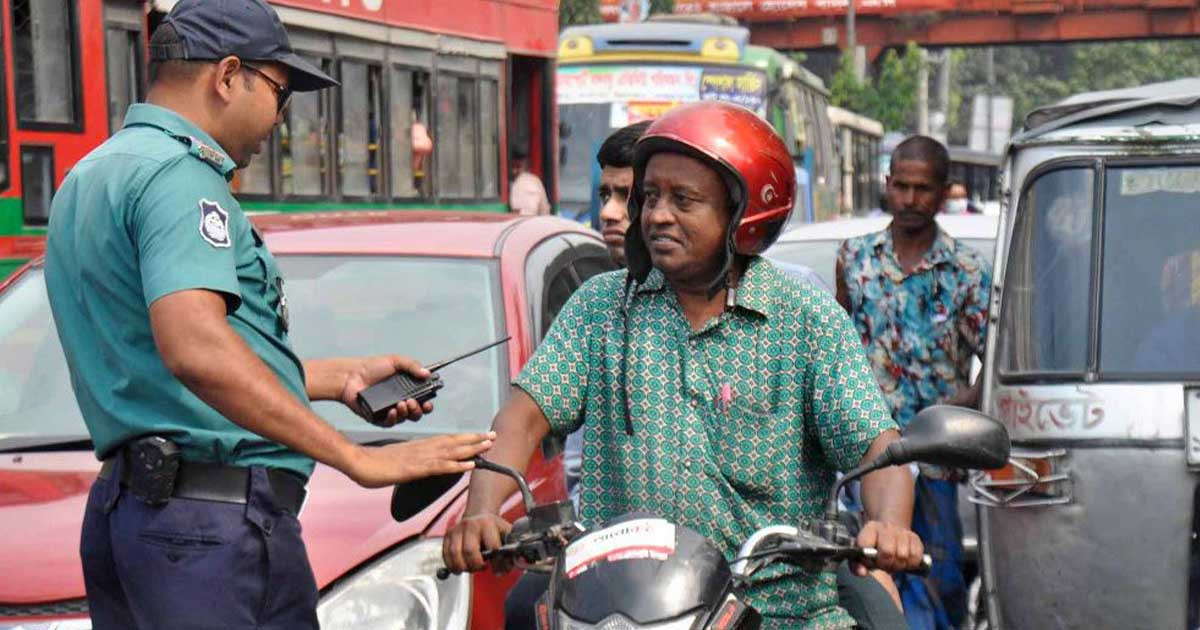 রাজধানীর বিভিন্ন এলাকায় ট্রাফিক আইন লঙ্ঘনে ৯৮ লাখ টাকা জরিমানা