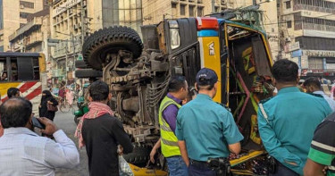 রাজধানীতে বাস-ট্রাকের মুখোমুখি সংঘর্ষে, নিহত ১