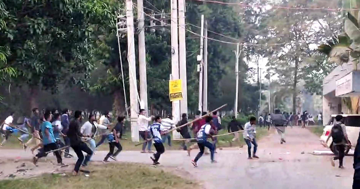 উত্তপ্ত রাবিতে শিক্ষক-সাংবাদিকসহ আহত অন্তত ৩০