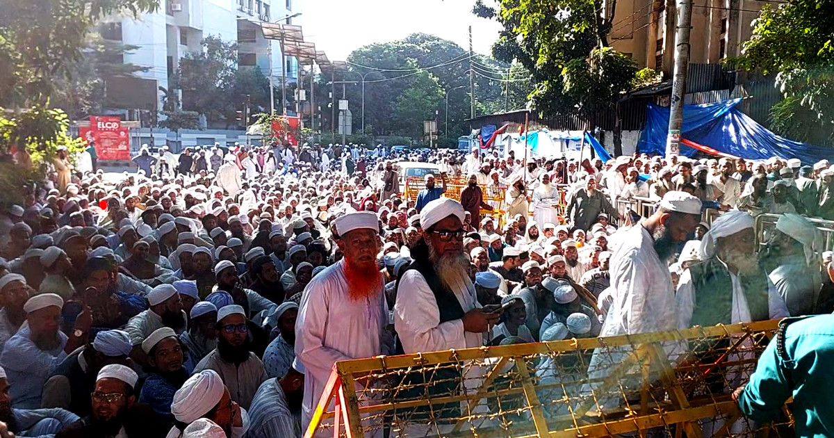 প্রেস সচিবের আশ্বাসে কাকরাইল মোড় ছাড়লেন সাদপহ্নীরা