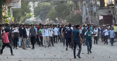 সায়েন্সল্যাবে ঢাকা ও সিটি কলেজের শিক্ষার্থীদের সংঘর্ষ, যান চলাচল বন্ধ