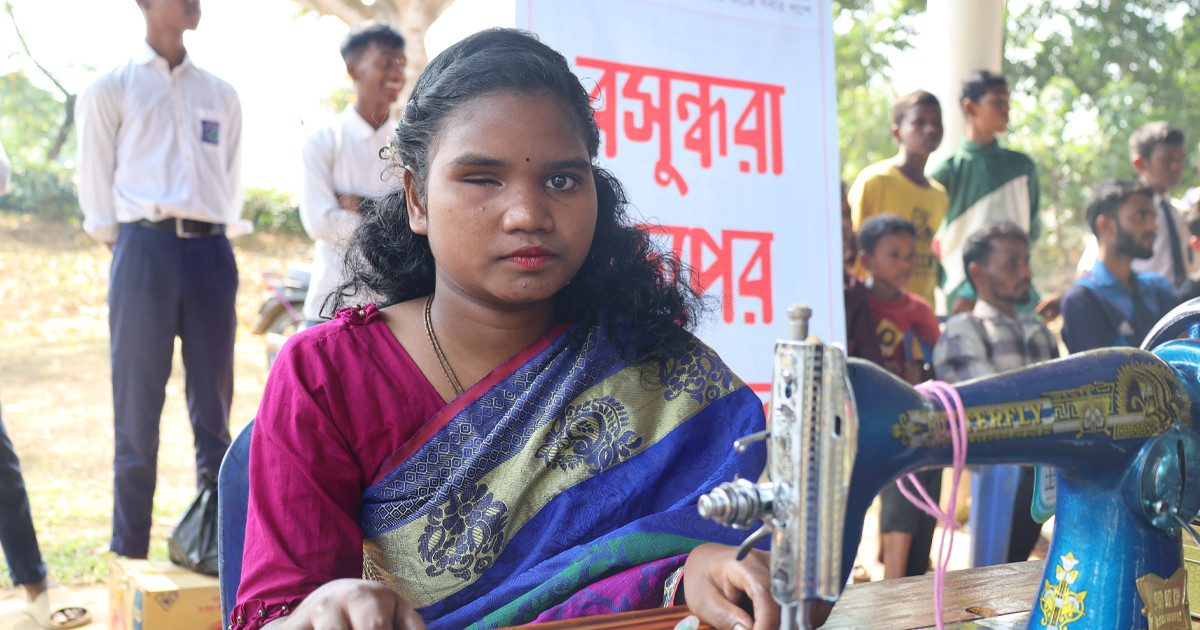 সেলাই মেশিন নিয়ে চা কন্যাদের পাশে বসুন্ধরা, নতুন ইতিহাস সৃষ্টি