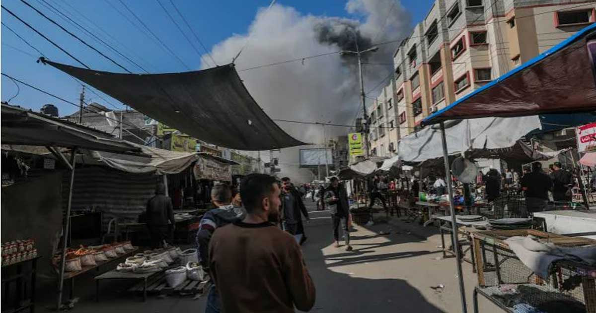 মসজিদ-হাসপাতালে ইসরায়েলি হামলা, প্রাণ গেল আরও ১২০ ফিলিস্তিনির