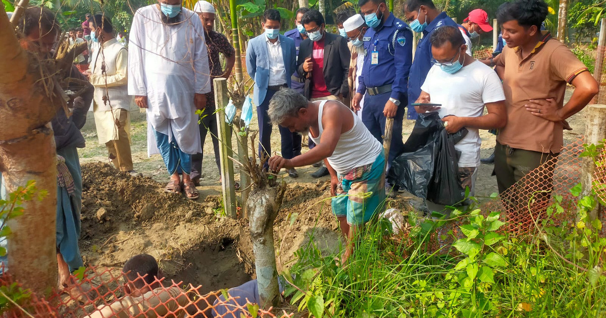 শিবির কর্মির কবরে মিলল বুলেট, ১১ বছর পর মরদেহ উত্তোলন