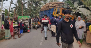 নওগাঁয় ধানবোঝাই ট্রাকের চাপায় মোটরসাইকেলের সব আরোহী নিহত