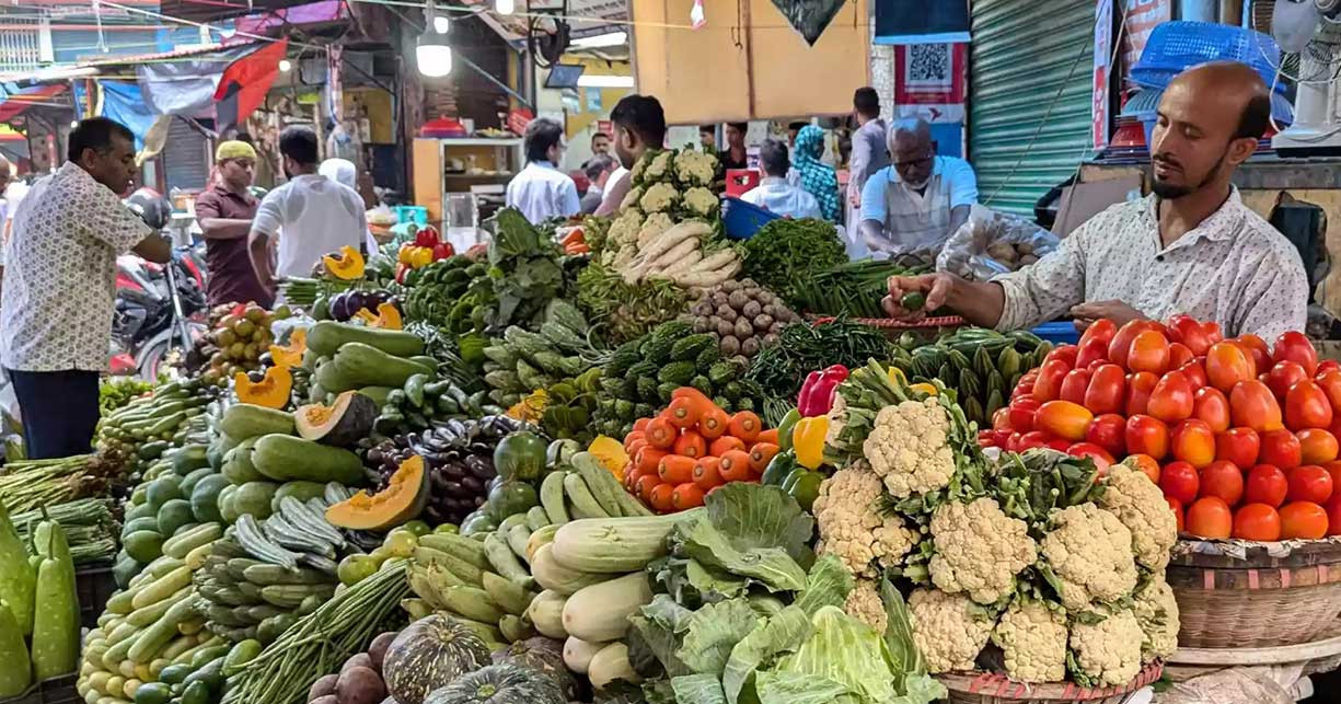 বাজারে নতুন শীতের সবজি, দাম এখনও চড়া