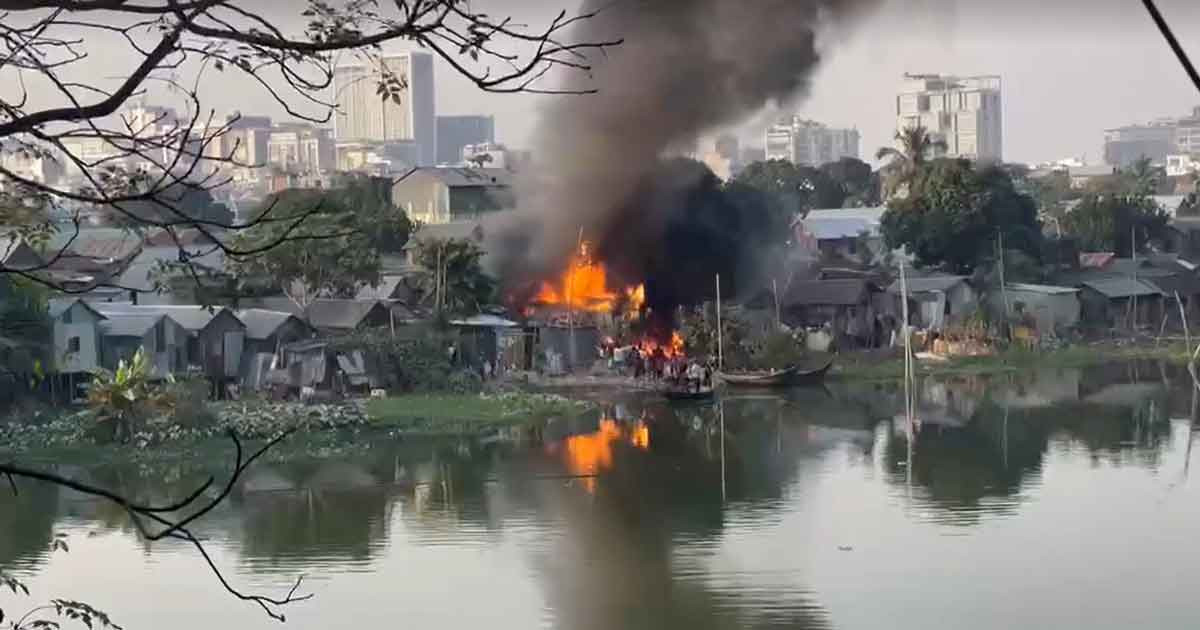 কড়াইল বস্তিতে আগুন