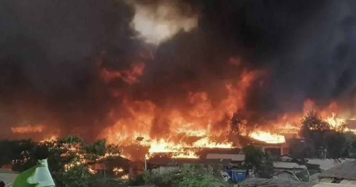 রোহিঙ্গা ক্যাম্পে আগুন: ৪ শতাধিক ঘর পুড়ে ছাই, দুই মরদেহ উদ্ধার