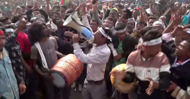 বাবরের মুক্তি ঘিরে কারাগার ফটকে উৎসবের পরিবেশ