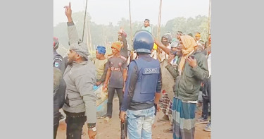 মসজিদের মাইকে ঘোষণা দিয়ে গ্রামবাসীর সংঘর্ষ, পুলিশ-সাংবাদিকসহ বহু আহত