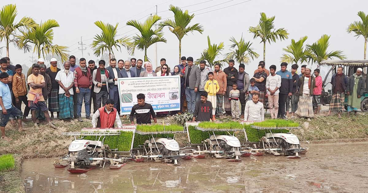 কুড়িগ্রামে রাইস ট্রান্সপ্লান্টারের মাধ্যমে বোরো ধানের চারা রোপণ