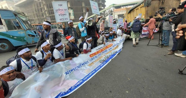 উপদেষ্টার আশ্বাসে রাস্তা ছাড়লেন মালয়েশিয়া গমনেচ্ছুরা