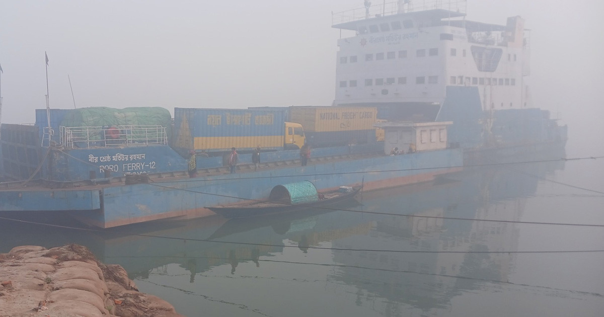 দৌলতদিয়া-পাটুরিয়া নৌরুটে ফেরি চলাচল বন্ধ