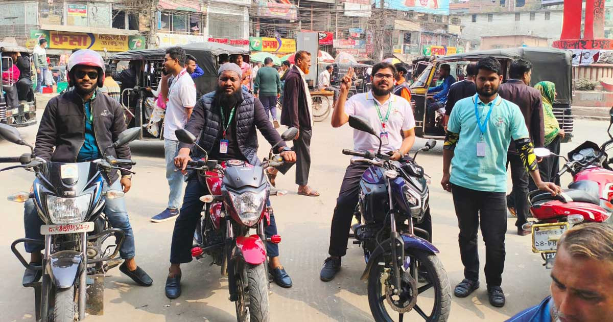 পরীক্ষার্থীদের ফ্রি বাইক সার্ভিস দিল নবজাগরণ ব্লাড ডোনেশন