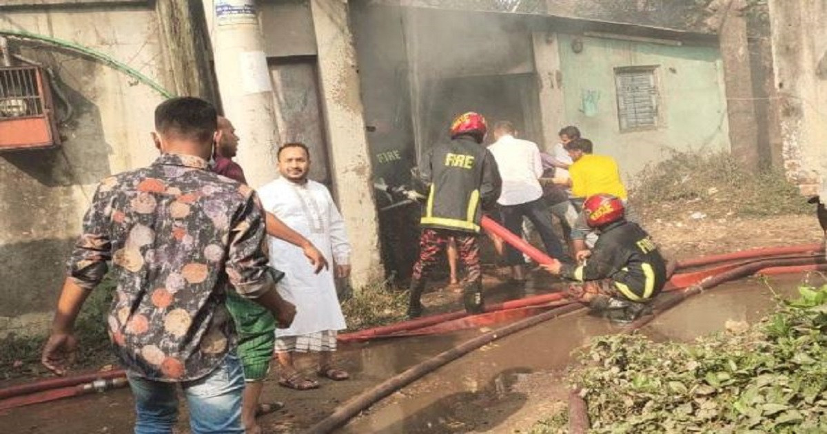 নরসিংদীতে টেক্সটাইল মিলের আগুন নিয়ন্ত্রণে