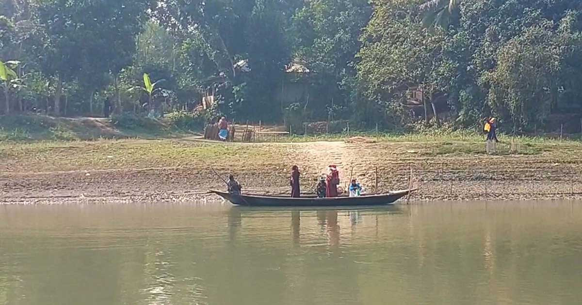 নাটোরে সেতুর অভাবে হাজার মানুষের দুর্ভোগ