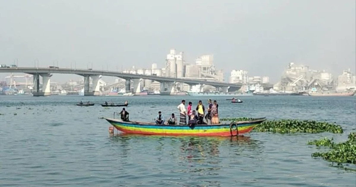 ২০ ঘণ্টা পরও সন্ধান মেলেনি মেঘনায় নিখোঁজ শ্রমিকের