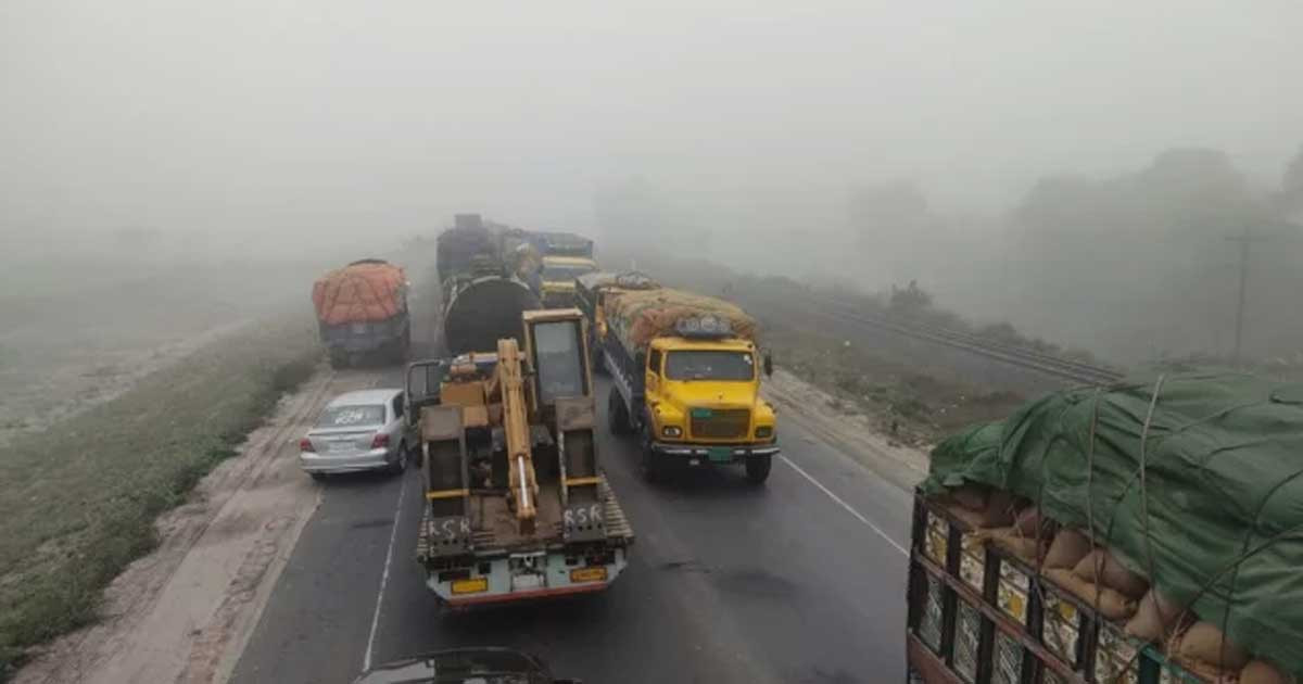 ঘন কুয়াশায় ঢাকা-টাঙ্গাইল যমুনা সেতু মহাসড়কে যানবাহন চলাচলে বিঘ্ন