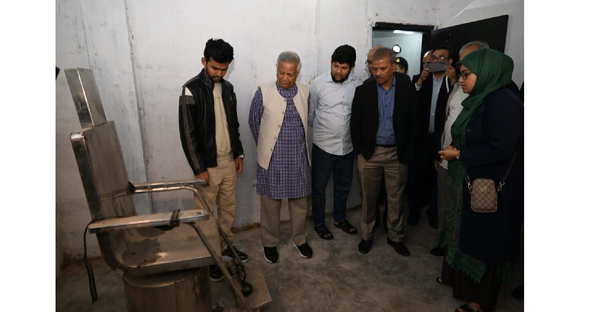 দেশি-বিদেশি গণমাধ্যম নিয়ে আয়নাঘর পরিদর্শনে গেলেন প্রধান উপদেষ্টা