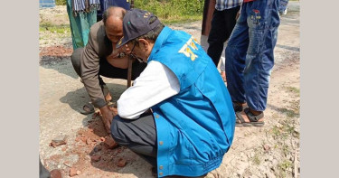 সড়ক নির্মাণে নিম্নমানের খোয়া ব্যবহার, দুদকের অভিযান