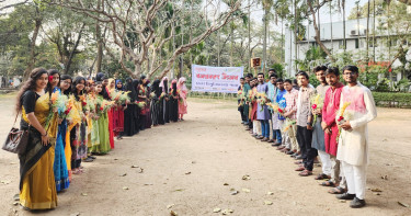 ঢাকা বিশ্ববিদ্যালয়ে রঙিন উৎসবে বসন্তবরণ: ফাগুন হাওয়া লাগলো মনে