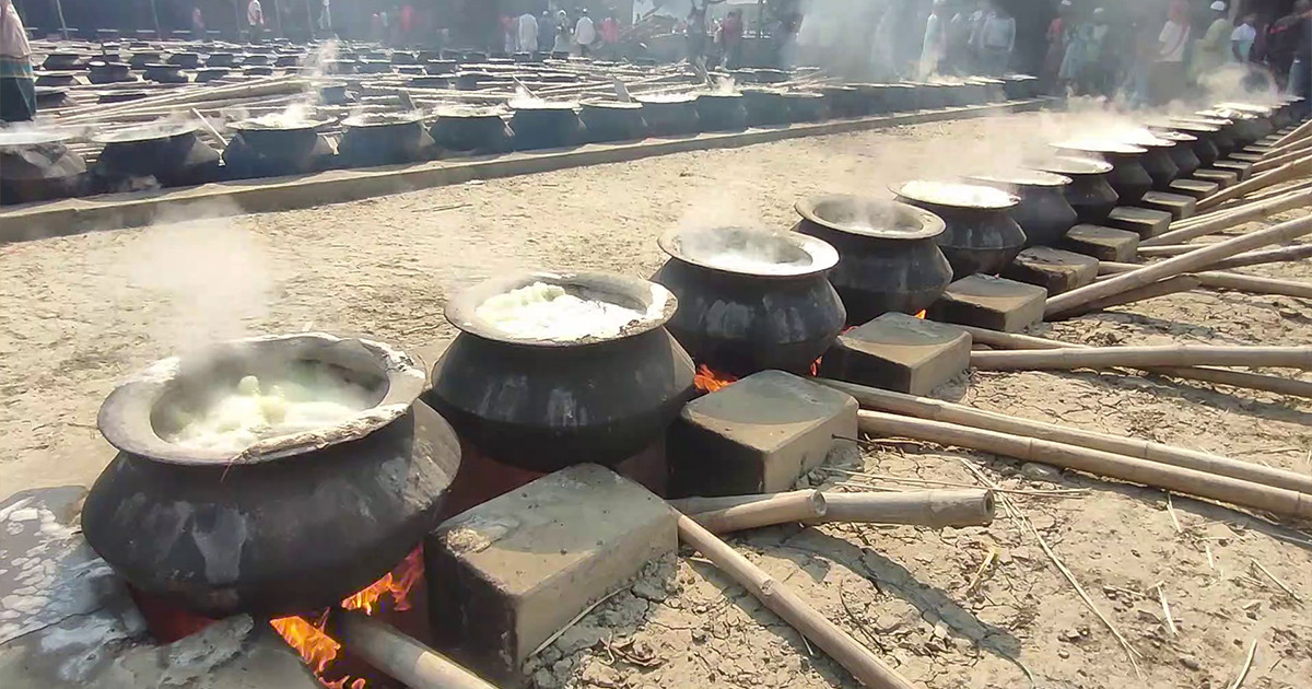 দুই হাজার চুলায় লাখো ভক্তের জন্য রান্না হচ্ছে খাবার!