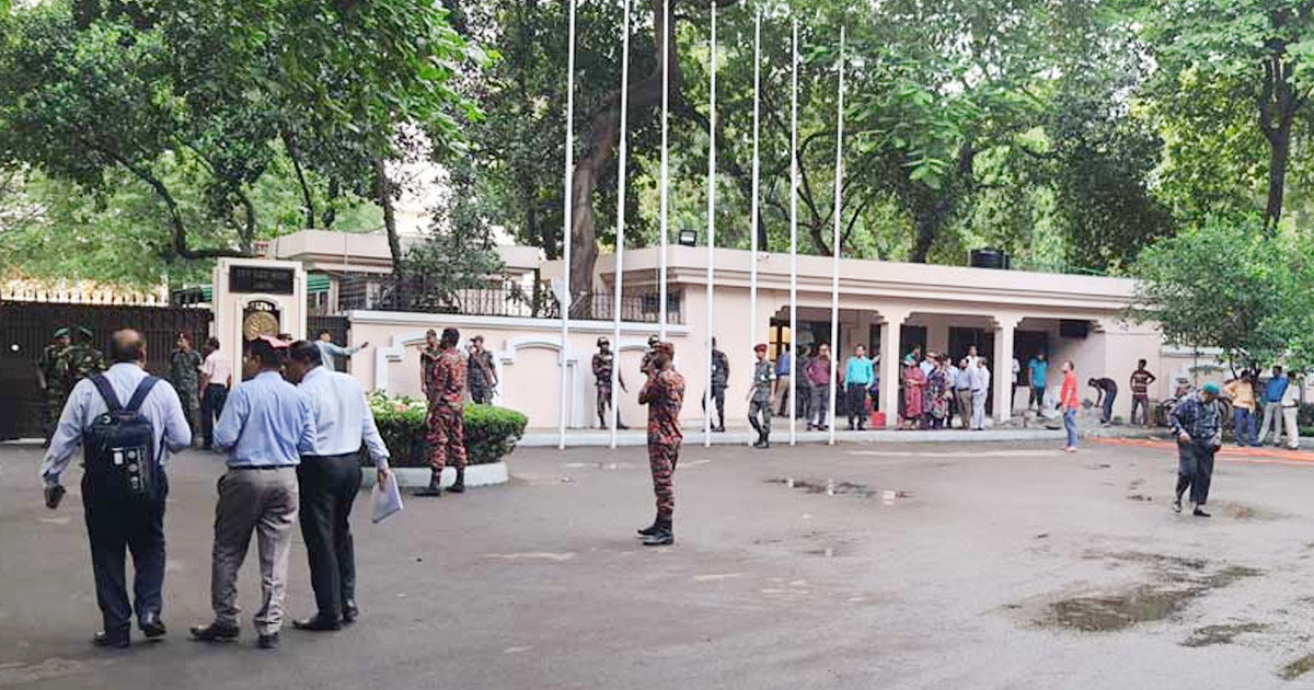 হঠাৎ যমুনায় বৈঠকে উপদেষ্টা পরিষদ