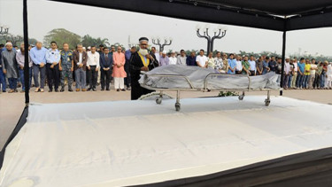 সংসদ ভবন প্রাঙ্গণে বিএনপির নেতা নোমানের প্রথম জানাজা অনুষ্ঠিত