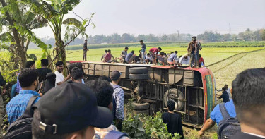 ইবি শিক্ষার্থীদের নিয়ে ধানক্ষেতে বাস, আহত ২৫