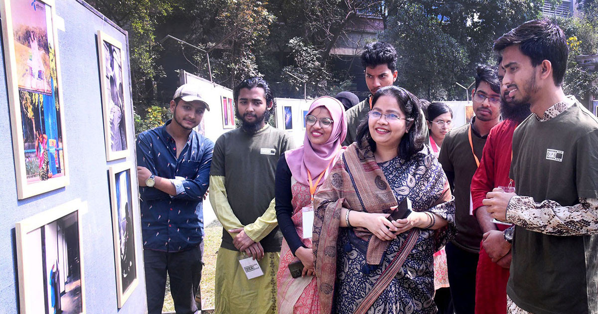 টিএসসিতে ‘৪র্থ ইন্ট্রা-ইউনিভার্সিটি ফটো ফেস্টিভ্যাল’ শুরু