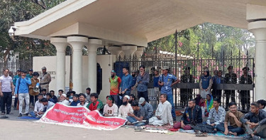 ২৬ ঘণ্টা ধরে প্রধান উপদেষ্টার কার্যালয়ের গেটে আহতরা