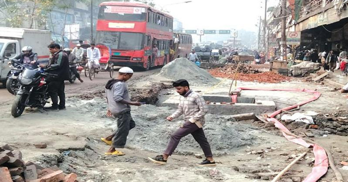 রোজায় রাস্তা খোঁড়াখুঁড়ি, নগরবাসীর হয়ে যে বার্তা দিলো ডিএমপি