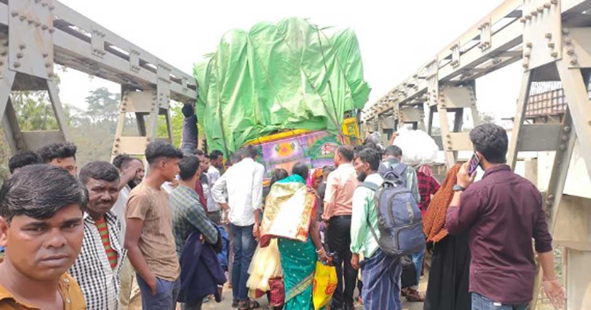 সুনামগঞ্জের দিরাইয়ে ব্রিজ ভেঙে যোগাযোগ বিচ্ছিন্ন