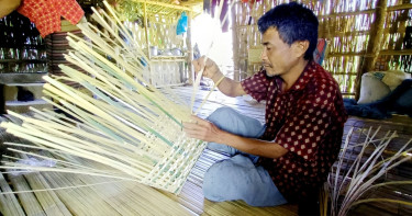 হারিয়ে যাচ্ছে পাহাড়ের বাঁশের তৈরি শিল্প