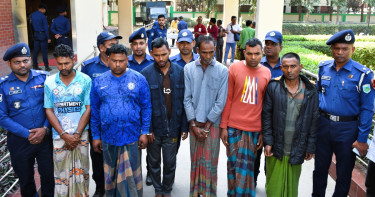 নওগাঁ-পাবনায় বাস ডাকাতির ঘটনায় ডাকাত দলের ৬ সদস্য গ্রেপ্তার