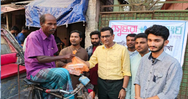 বসুন্ধরা শুভসংঘের ইফতারসামগ্রী পেলেন অটোরিকশা ও ভ্যানচালকরা