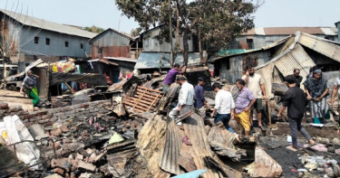 আগুনে সর্বস্ব খুইয়ে সর্বস্বান্ত সাততলা বস্তিবাসী