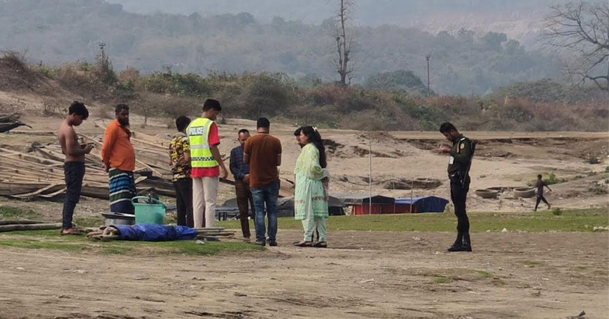 ফ্রিতে নৌকা না দেওয়ায় কর্মচারীকে চড়থাপ্পড় মারলেন পুলিশ সুপার