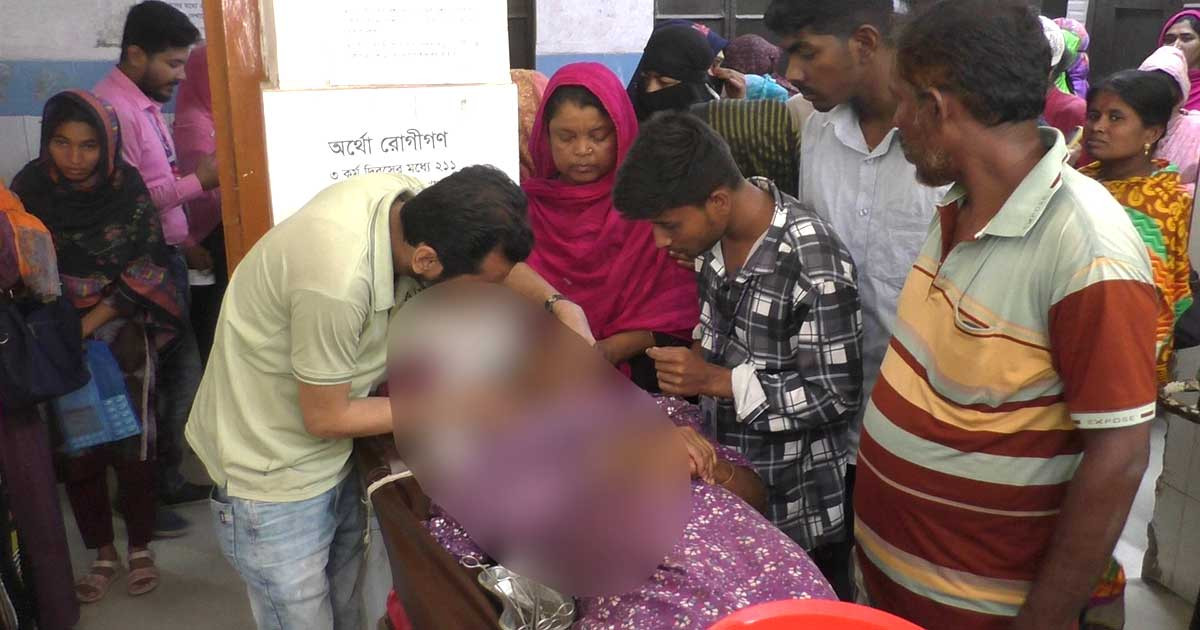 স্বামীকে ঋণ তুলে দিতে রাজি না হওয়ায় স্ত্রীকে হত্যাচেষ্টা