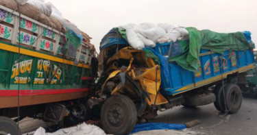 টাঙ্গাইলে দুই ট্রাকের মুখোমুখি সংঘর্ষ, চালক নিহত