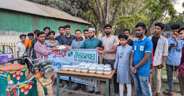 রাজিবপুরে ভ্যান চালকদের ইফতার দিলো বসুন্ধরা শুভসংঘ