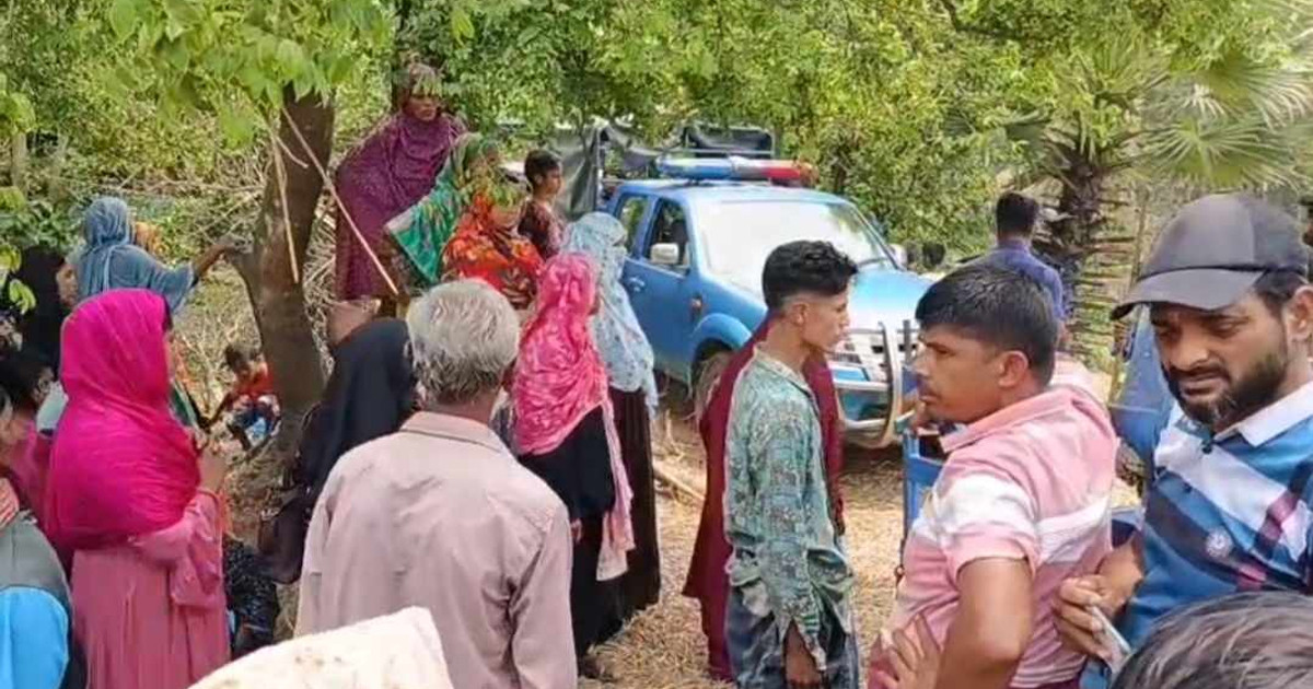 ঘুমন্ত সন্তানকে এলোপাতাড়ি কুপিয়ে হত্যার পর থানায় বাবা
