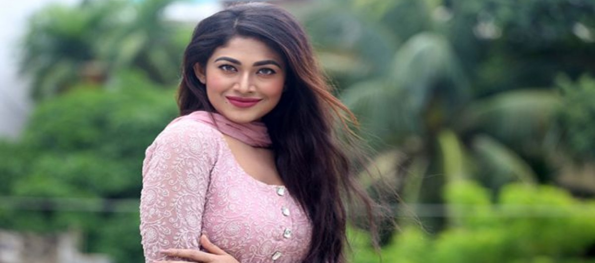 'অনেক টাকা আয় করছি, খরচের সময় নেই...'