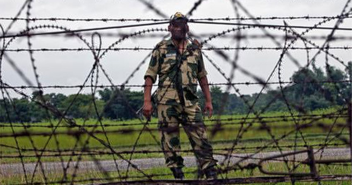দুই বাংলাদেশিকে ধরে নিয়ে গেল বিএসএফ, প্রতিক্রিয়ায় ২ ভারতীয়কে আটক বিক্ষুব্ধ গ্রামবাসীর