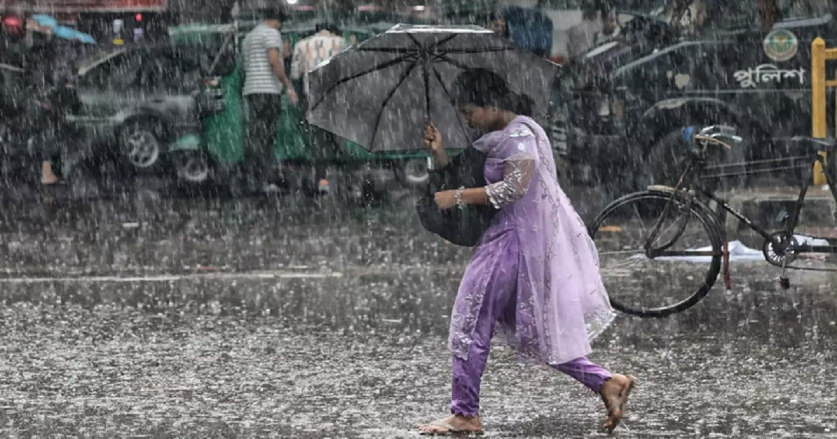 বাইরে বের হওয়ার আগে জেনে নিন আজ কখন কোথায় ঝড়-বৃষ্টি