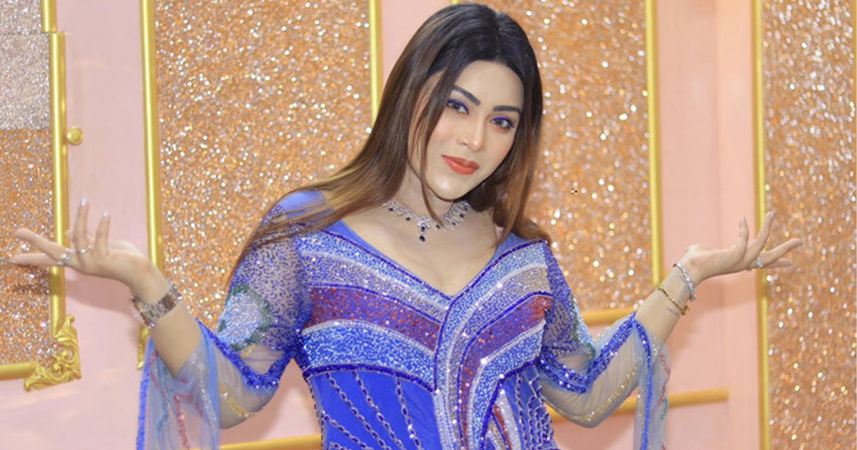 সবাইকে উটের দুধ খাওয়াবেন মিষ্টি জান্নাত