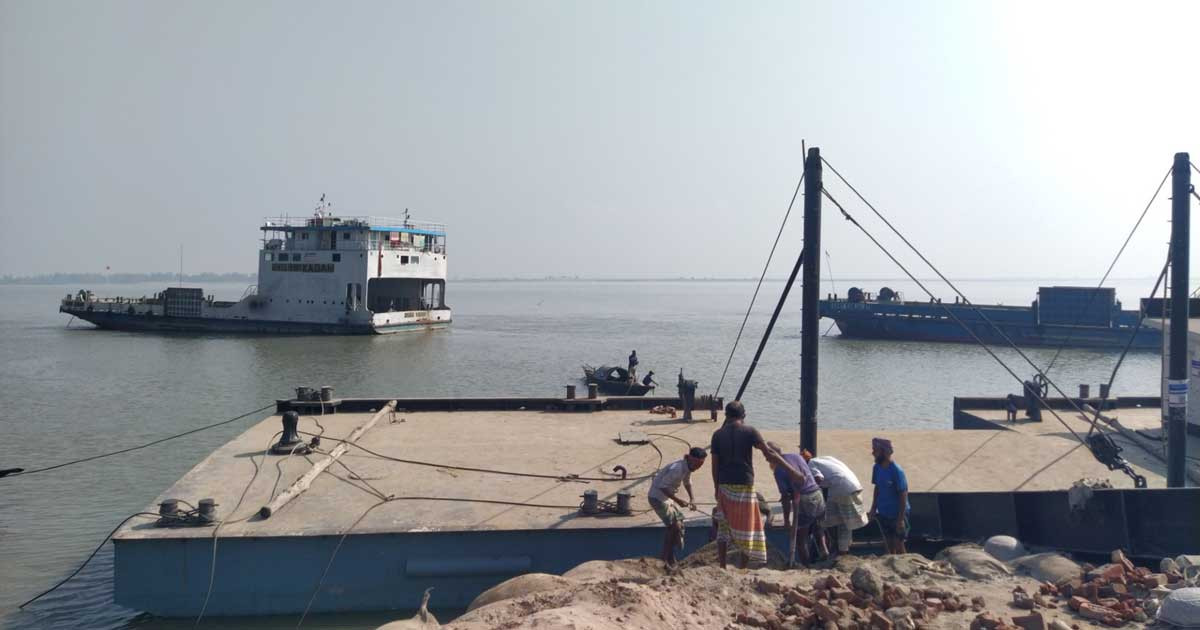 সাড়ে ৪ মাস পর ব্রহ্মপুত্রে ফেরি চলাচল শুরু