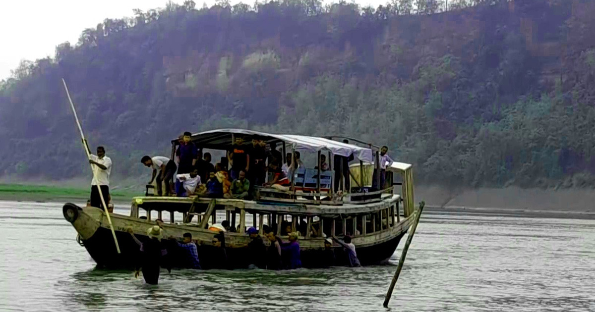 পানি সংকটে হ্রদে লঞ্চ নামালেই বাঁধে বিপত্তি